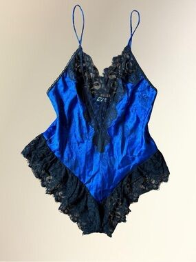 Blanche Floral V-Neck Chemise with Black Lace Trim - Royal Blue